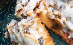 Курица под шубой с грибами, сыром и сливками в духовке