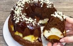 Шоколадный кекс с творожной начинкой и абрикосами