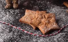 Хрустящее пряное печенье с медом, корицей и какао