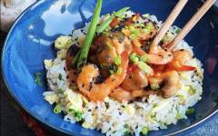 Рис с овощами и креветками по-азиатски
