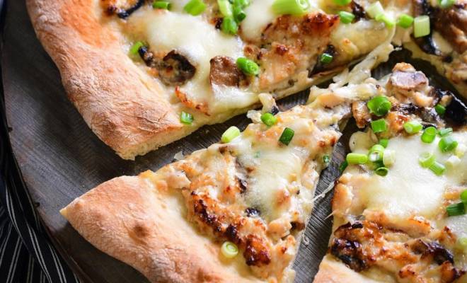 Пицца Жюльен с шампиньонами, курицей и сыром рецепт