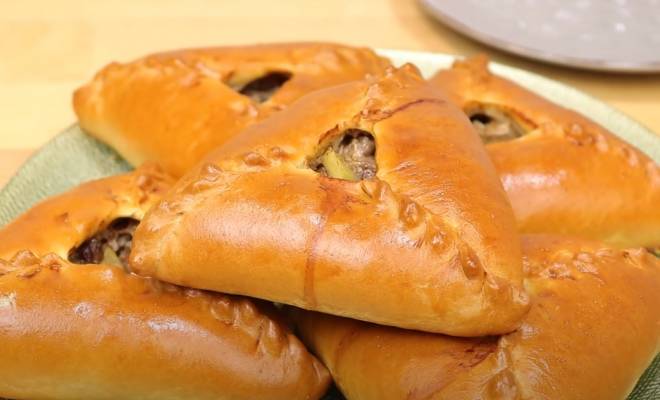 Видео Треугольные пироги с мясом и картошкой Эчпочмак по татарски рецепт