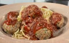 Митболы в томатном соусе с спагетти