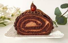 Шоколадный торт медовик в формате рулета
