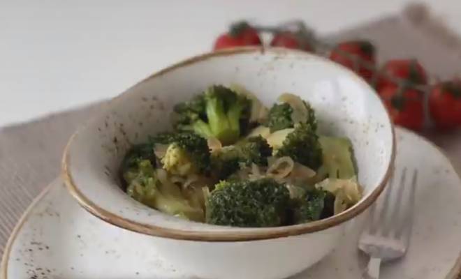 Вкусная капусту брокколи на сковороде в устричном соусе рецепт