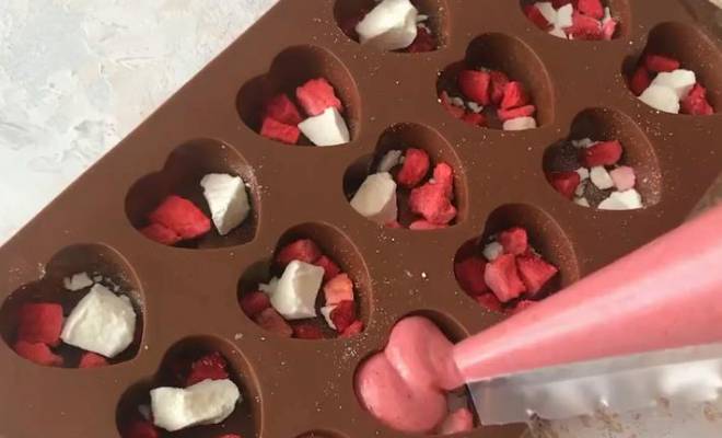 как сделать шоколадные конфеты в домашних условиях в формочках из шоколада с начинкой | Дзен