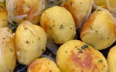 Жаренная картошка с луком и чесноком