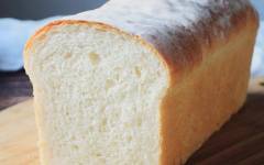 Домашний белый хлеб на дрожжах, молоке и воде
