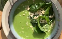 Зелёный крем-суп из брокколи, кабачков, шпината и сливок
