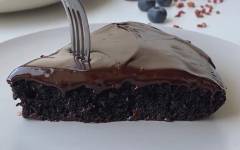 Шоколадный торт на сковороде за 30 минут тает во рту