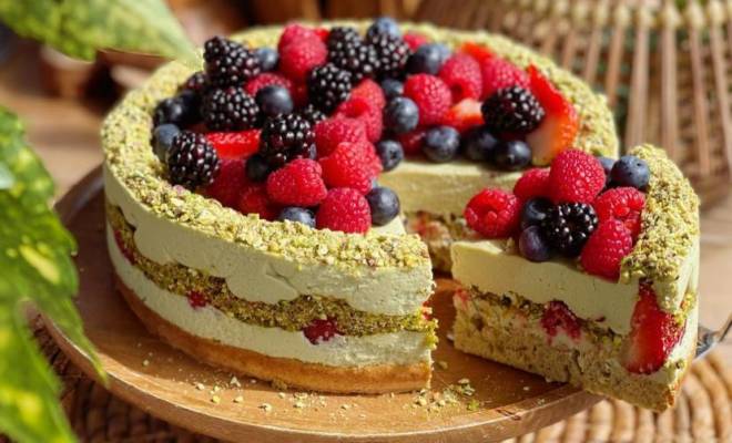 Фисташковый торт с ягодами рецепт
