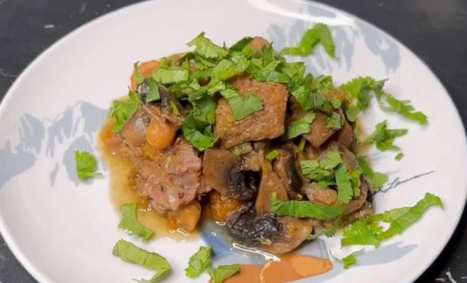 Ленивое мясо говядины с грибами и овощами рецепт