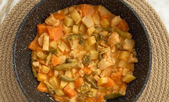 Овощное рагу с морковкой, картошкой, брокколи и цветной капусты рецепт