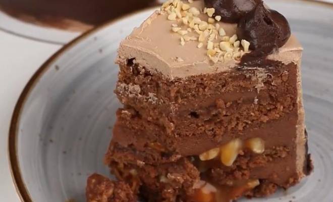 Шоколадный торт Сникерс с муссом рецепт