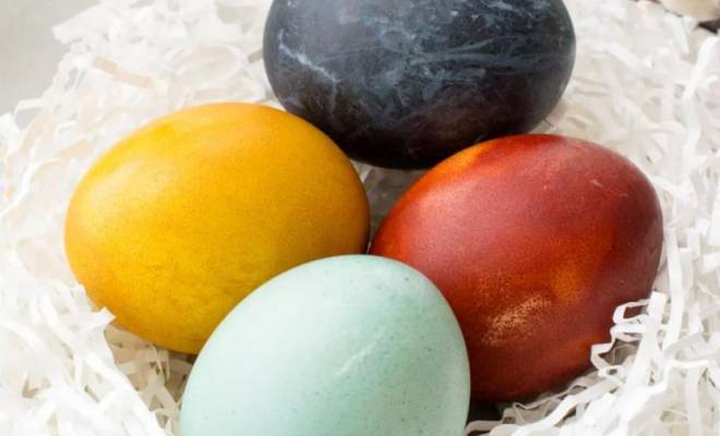Красим яйца на пасху натуральными красителями рецепт