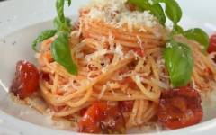 Итальянская паста с томатным соусом