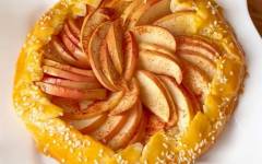 Открытый пирог галета с яблоками