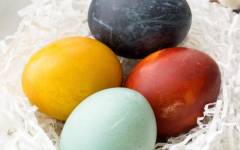 Красим яйца на пасху натуральными красителями