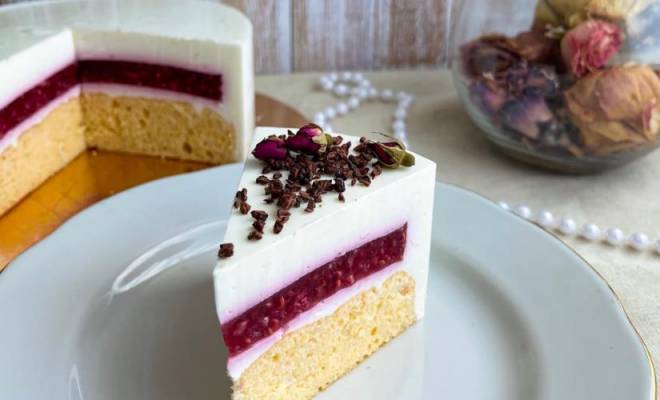 Торт с малиновым кули и ванильным муссом рецепт