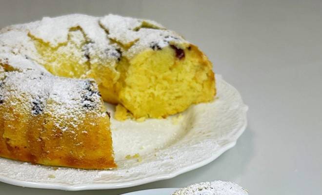 Как приготовить вкусный бисквитный пирог с изюмом за пять минут: кефир, мука, сахар, яйца