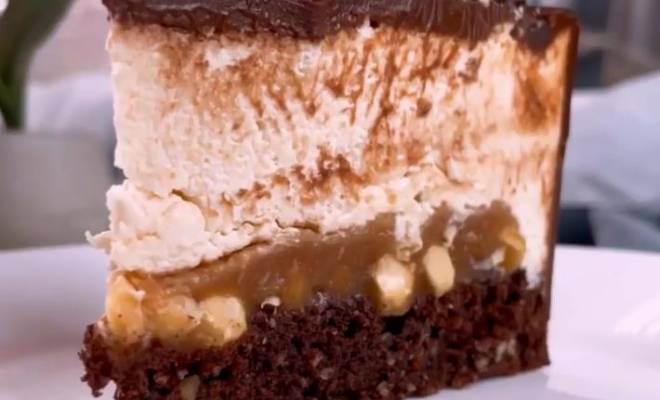 Шоколадный торт Чизкейк Сникерс с карамелью рецепт
