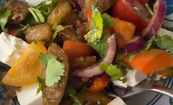 Салат с жареными баклажанами, помидорами, перцем и фетой рецепт