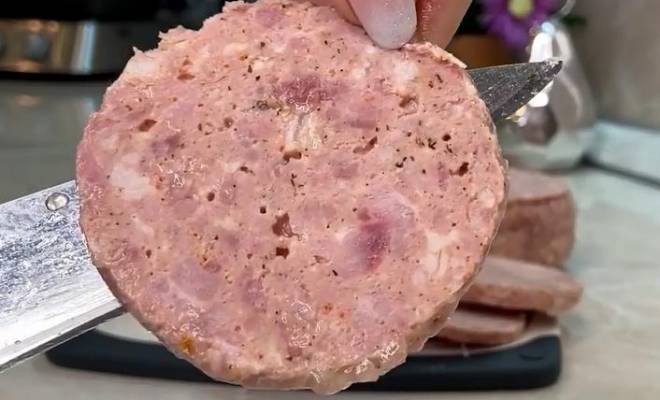 Домашняя колбаса из свинины в пищевой пленке рецепт