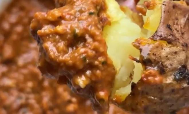 Хрустящий молодой картофель в духовке с соусом ромеско рецепт