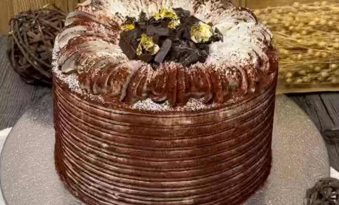 Очень шоколадный торт со сметанным кремом и сливками рецепт