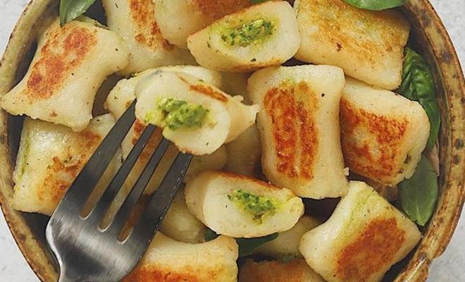 Картофельные клецки с начинкой из песто рецепт