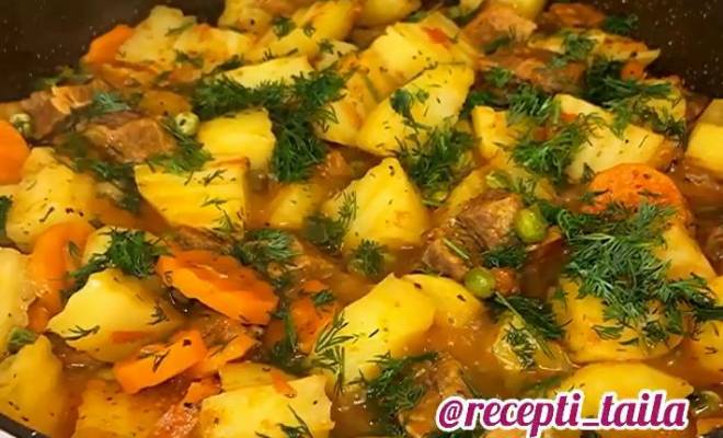 Говяжье мясо с картошкой, помидорами, морковкой на сковороде рецепт