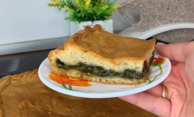 Пирог из щавеля с клубникой из дрожжевого теста в духовке рецепт