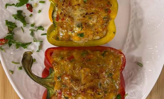 Перец фаршированный курицей, помидорами и сыром в духовке рецепт