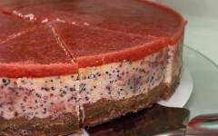Творожно-маковый десерт с ягодным слоем