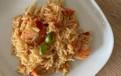 Рис с креветками и овощами в соевом соусе по азиатски