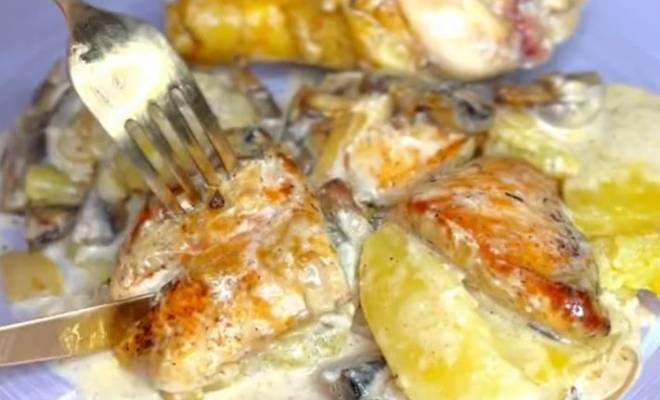 Нежная курица с картошкой и грибами в сливочном соусе рецепт