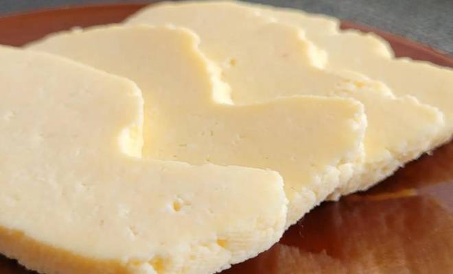 Домашний сыр Сулугуни из молока, сметаны и яйца рецепт