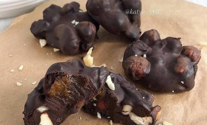 Шоколадные батончики с орехами, курагой и кокосовым молоком рецепт