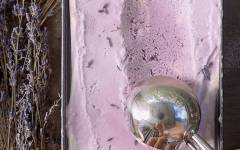 Лавандовое мороженое со сгущенкой и сливками
