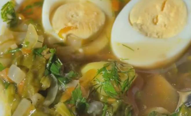 Зеленый суп с щавелем и яйцом рецепт