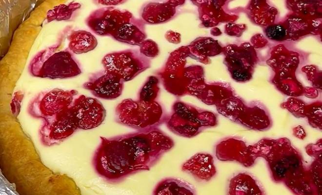 Творожно сметанный пирог с ягодами рецепт