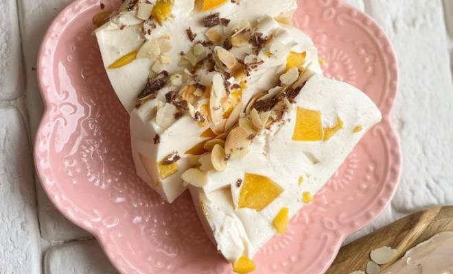 Десерт из творога, ряженки, персиков и желатина рецепт