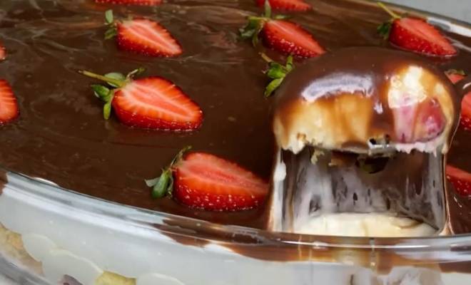 Шоколадный десерт из бисквита и крема рецепт