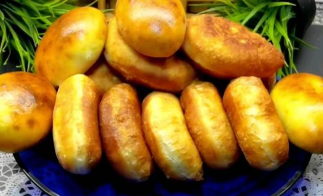 Дрожжевые пирожки с баклажанами и картофельным пюре рецепт