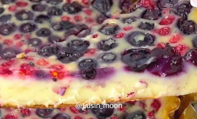 Французский десерт клафути с ягодами на сливках рецепт