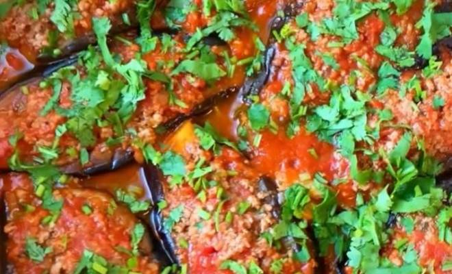 Блюдо Гарни Ярах из баклажанов, говяжьего мяса и помидоров рецепт