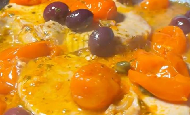 Как жарить тунец с помидорами и оливками на сковороде рецепт