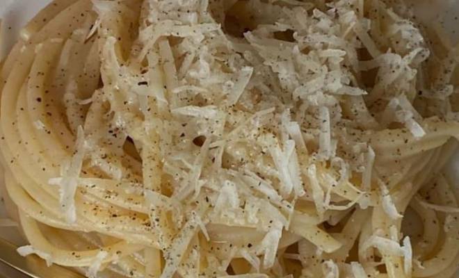 Римская паста Качо э Пепе спагетти с сыром и чёрным перцем рецепт