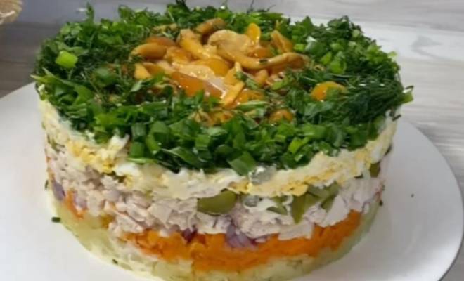 Салат Лесная Поляна с опятами, куриной грудкой и яйцами рецепт