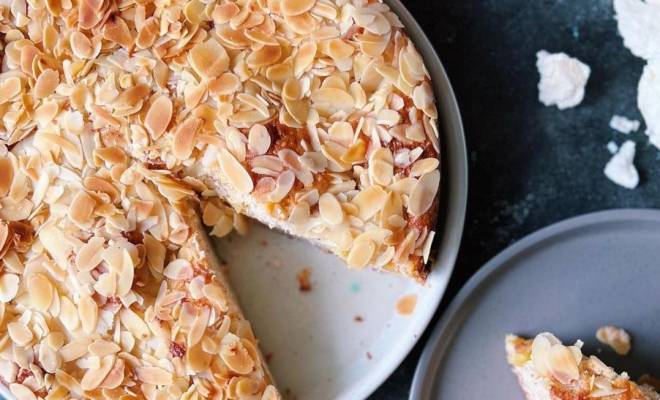 Творожно ореховый пирог с персиками и миндалем рецепт